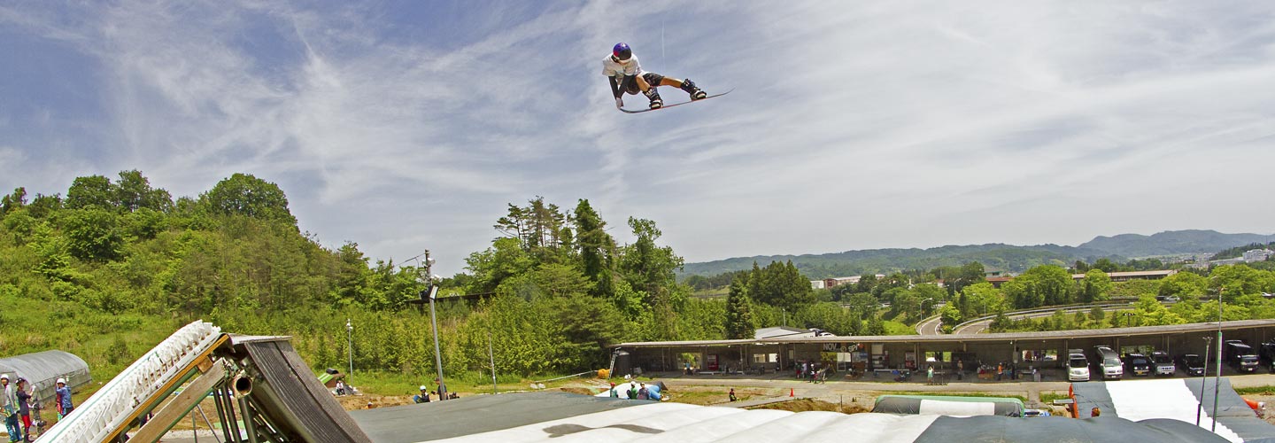 Tohoku Quest – Air bag training facility for snowboarders and skiiers